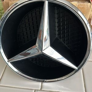 New MBZ Front Grill Emblem